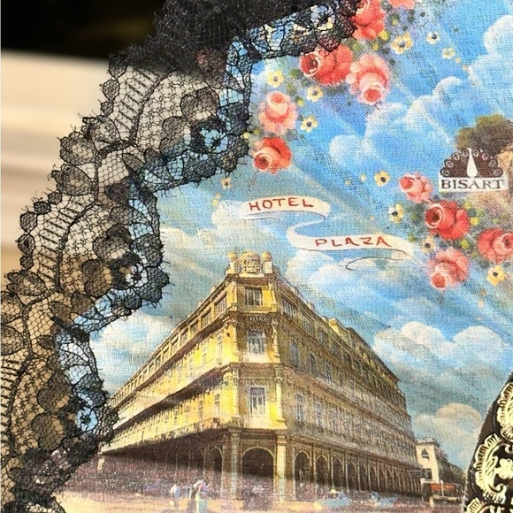 Authentic Cuban Folding hand fan with lace and Hotel Decor Design - Picture 8 of 10